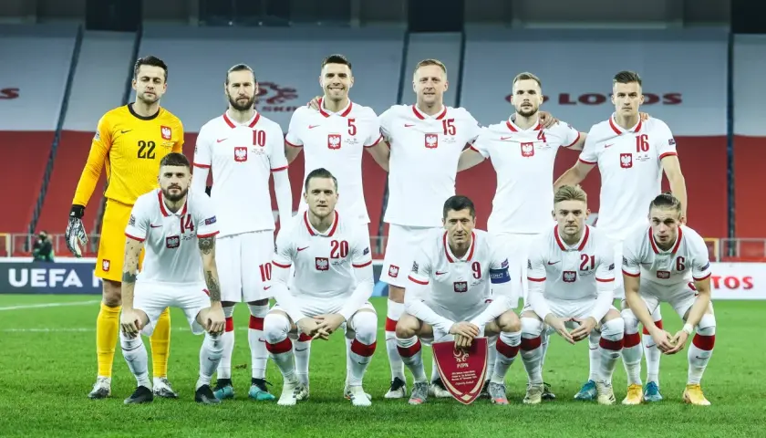 Kto dziś gra w piłkę nożną? Gdzie oglądać mecze na żywo?