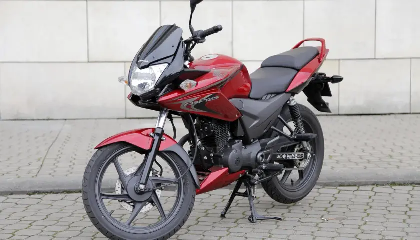 Jak napisać umowę kupna sprzedaży motoroweru: Niezbędne elementy i dokumenty