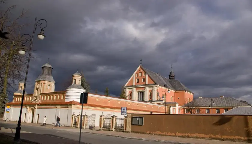 Sanktuarium Ostrołęka: historia, wydarzenia i duchowość w miejscu kultu
