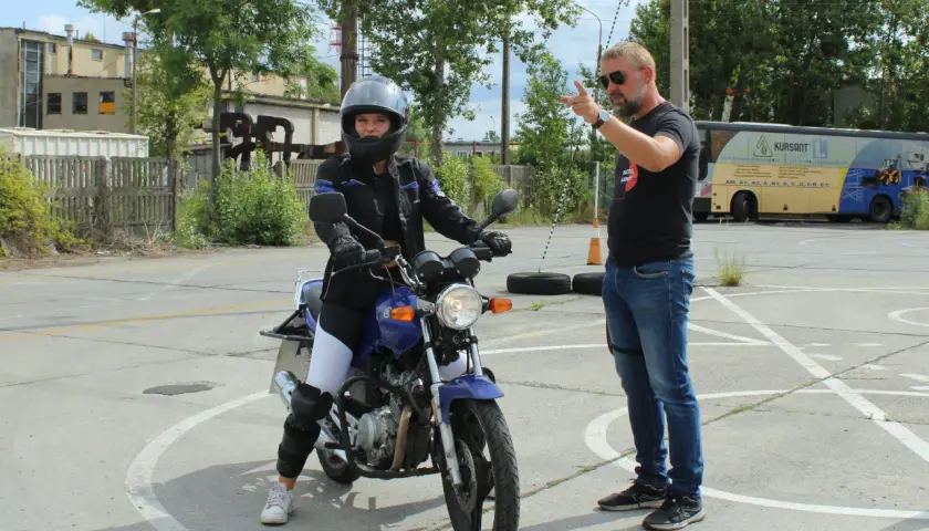 Ile godzin praktyki na prawo jazdy? Sprawdź wymagania dla kategorii