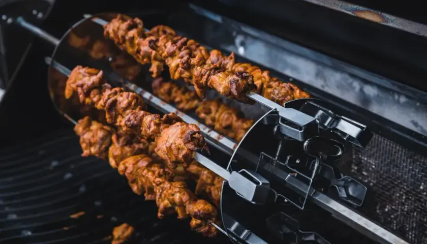 Najlepsze grille obrotowe do szaszłyków z napędem elektrycznym dla smakoszy