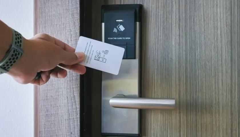 Czy w hotelu można przyjmować gości? Zasady i konsekwencje