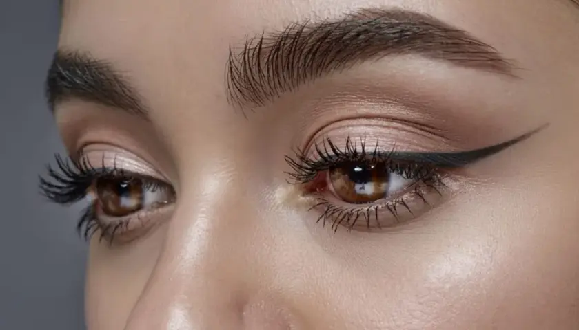 Makijaż krok po kroku: Naturalny look dla początkujących bez błędów!