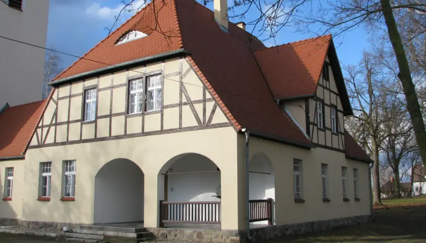 Dworek Rojewo - piękno architektury i historia w sercu Polski