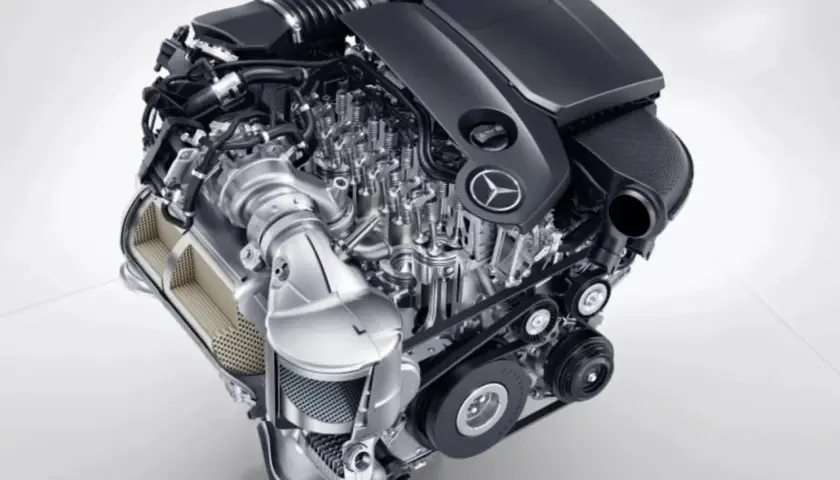 Silnik benzynowy Mercedes-Benz z turbosprężarką, przykład jednych z najlepszych silników benzynowych.
