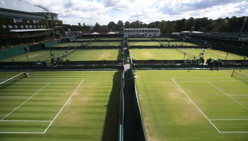 Boiska Wimbledonu, gdzie marzą o zwycięstwie przyszli zwycięzcy Wimbledonu.