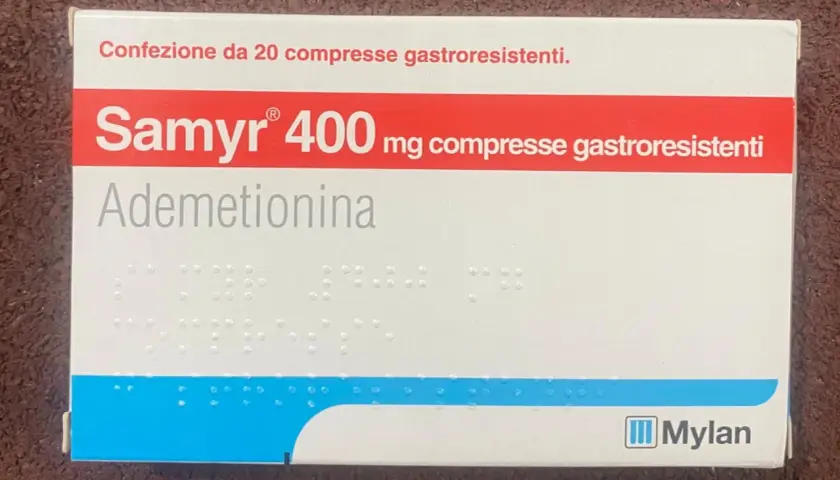 Confezione di Samyr 400 mg compresse gastroresistenti, ademetionina. Nonostante alcuni pensino che Samyr 400 fa ingrassare, è un farmaco per il fegato.