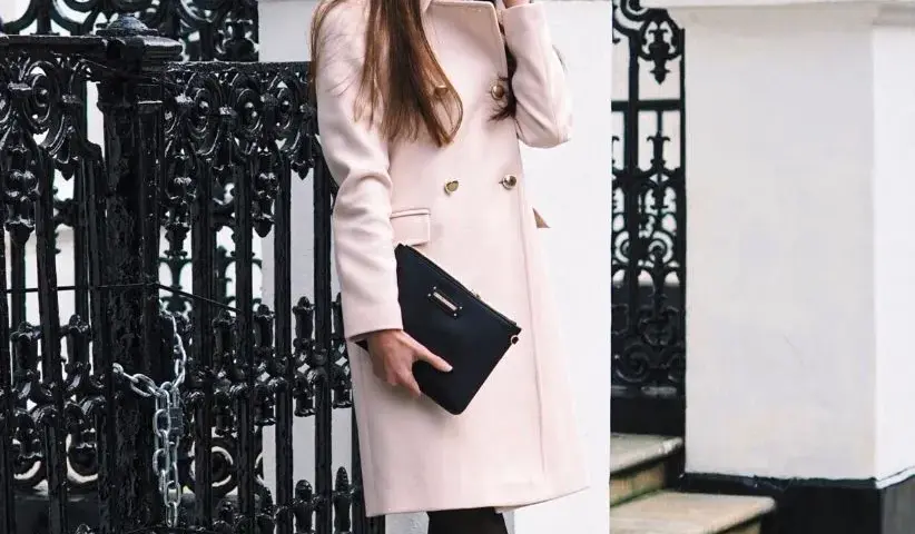 Outfit na chrzest: Jak się ubrać elegancko i stosownie?