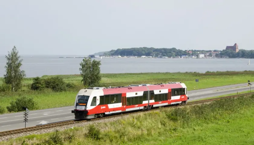 Pociąg do Kuźnicy (Hel) w 2026? Sprawdź, gdzie wysiądziesz!