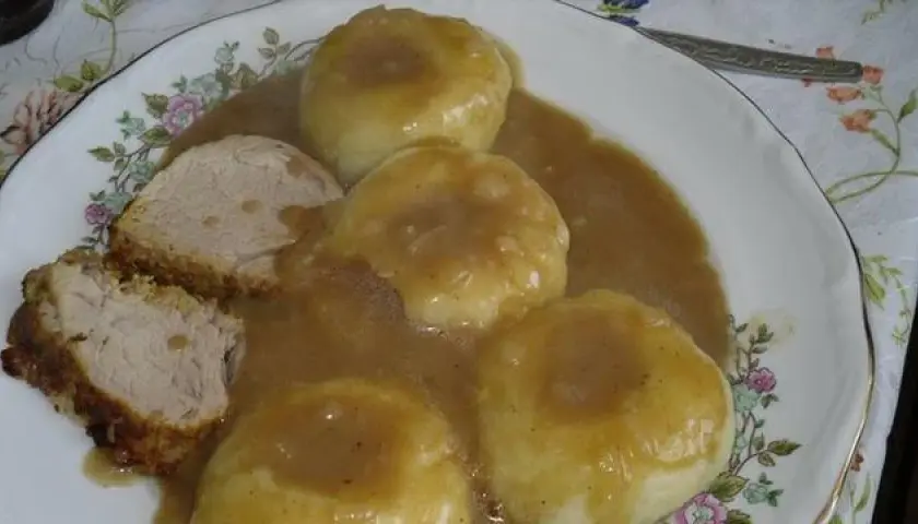 Sos do klusek śląskich: klasyka i wege. Przepisy, które zachwycą!