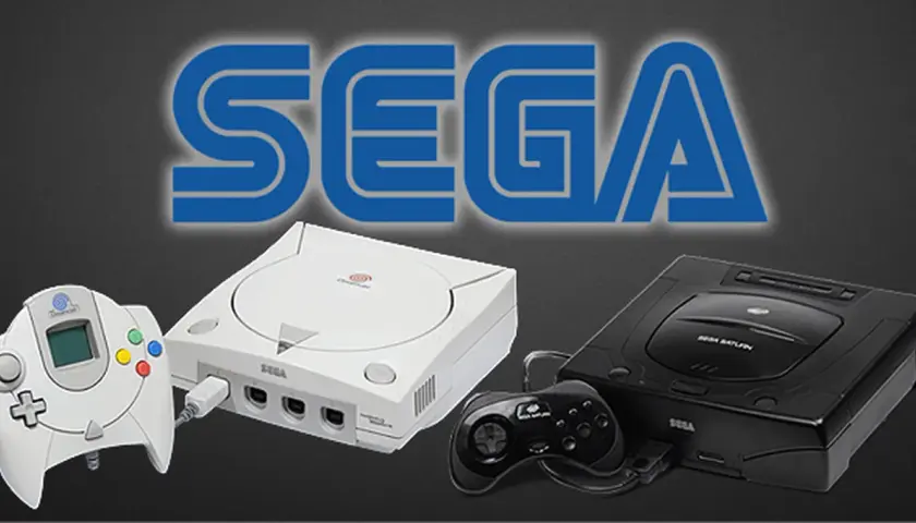 Konsola Sega Saturn i Dreamcast z kontrolerami. Idealne do grania w gry z epoki, nawet na emulatorze Sega Saturn.