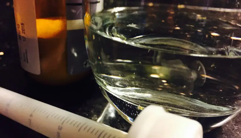 Jak podać dziecku antybiotyk w zawiesinie bez stresu i błędów
