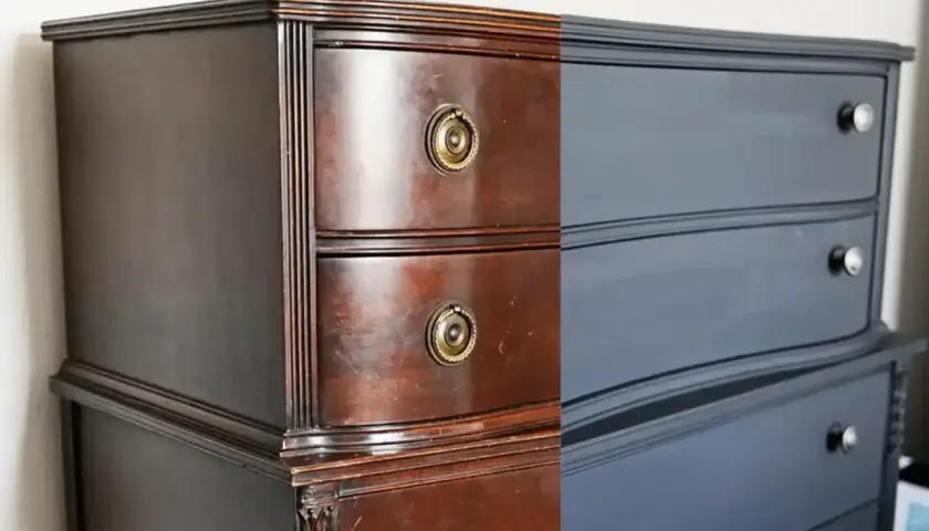 Före och efter-bild på en byrå. Den gamla mörka träytan har fått en modern renovering med mörkgrå färg och nya knoppar.