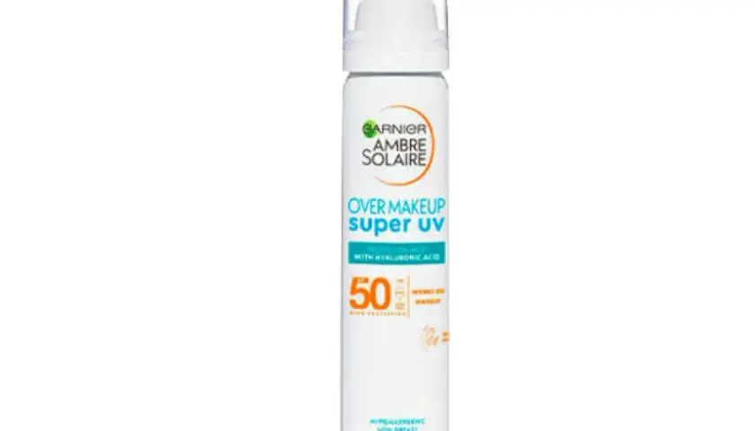 Garnier Ambre Solaire Super UV solskydd under smink, SPF 50. Skyddar huden utan att förstöra makeupen.