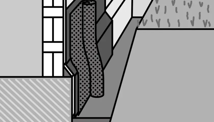 Detail einer Abdichtung an einer Hauswand, die das Erdreich schützt.