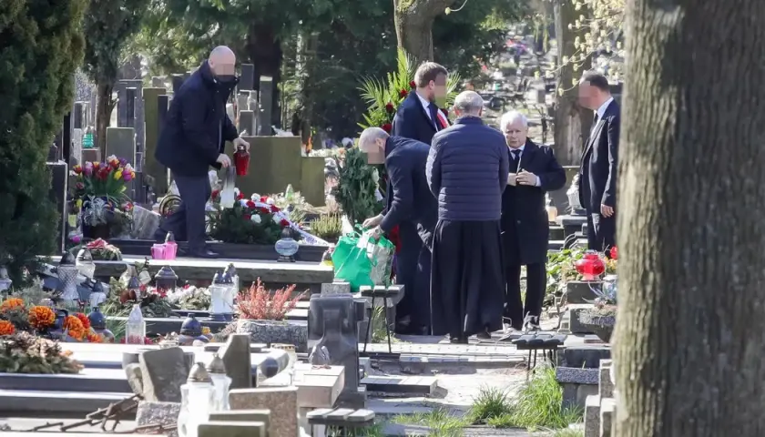 Kaczyński na cmentarzu: kiedy, dlaczego i co wywołało burzę?