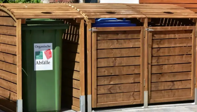 Estetyczne ukrycie śmietnika: Pomysły, koszty i prawo budowlane