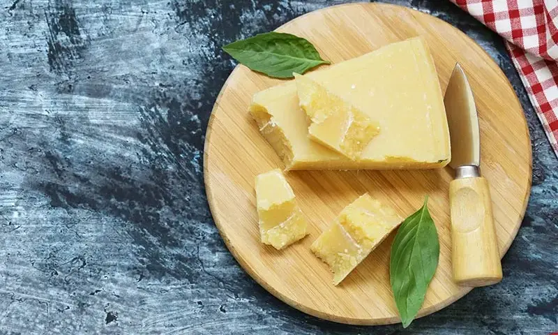 Parmigiano-Reggiano: Jak powstaje Król Serów? Przewodnik DOP
