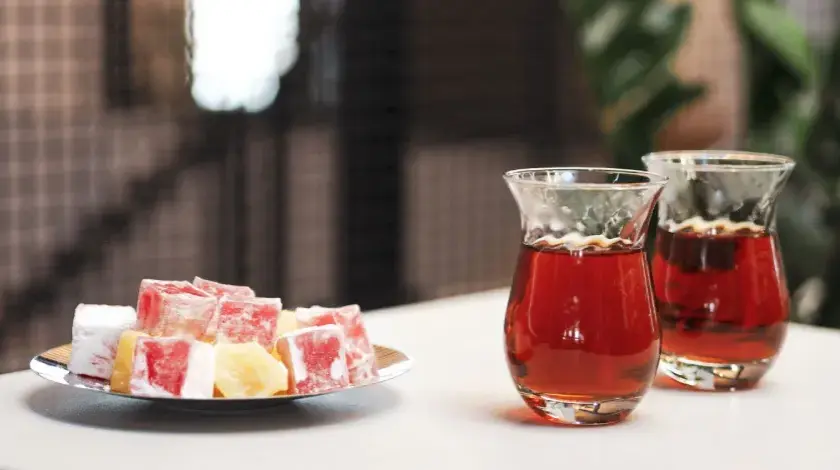 Jak zaparzyć herbatę po turecku? Akcesoria i porady
