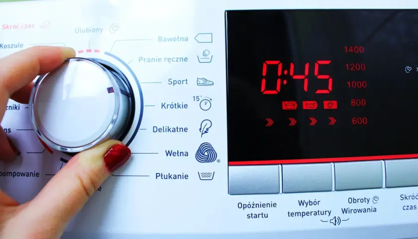 W jakiej temperaturze prać koszule, aby ich nie zniszczyć?