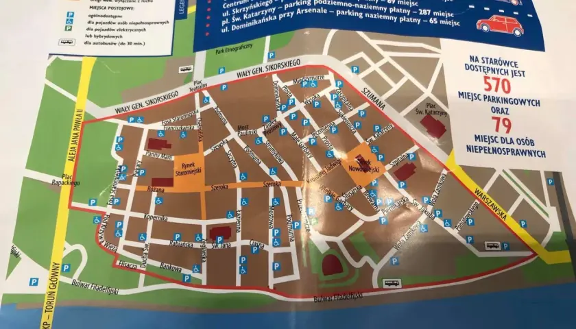Mapa Torunia z zaznaczonymi parkingami i ulicami. Idealna do zwiedzania miasta z dziećmi.