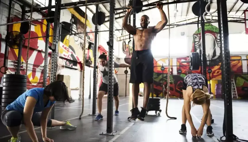 WOD CrossFit: Co to jest i jak zacząć? Twój pierwszy trening!