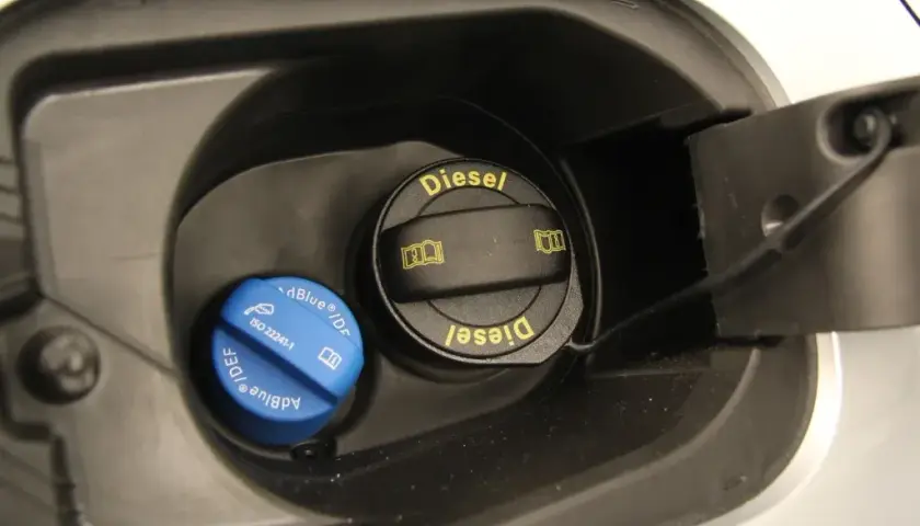 Was ist AdBlue für ein Kraftstoff? So reduziert es Emissionen effektiv