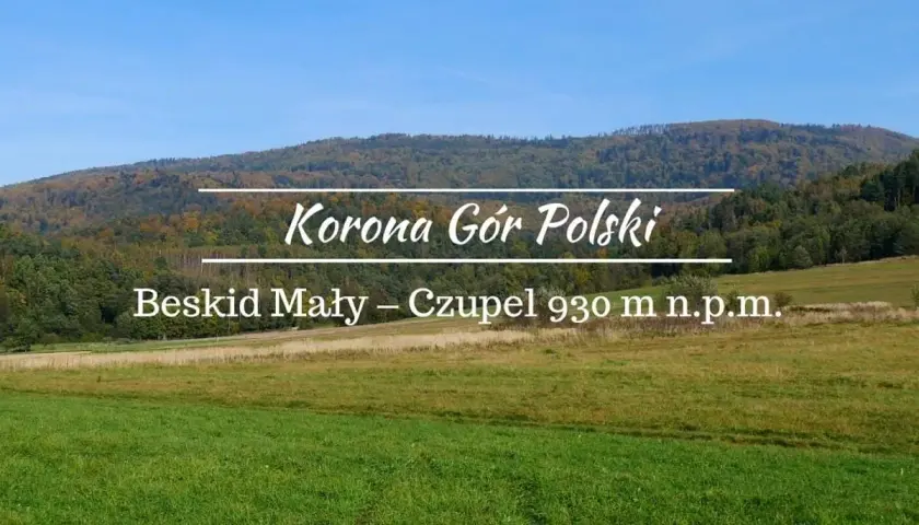 Beskid Mały – Czupel 930 m n.p.m., jeden z szczytów Korony Gór Polski, otoczony zielonymi łąkami i lasami.