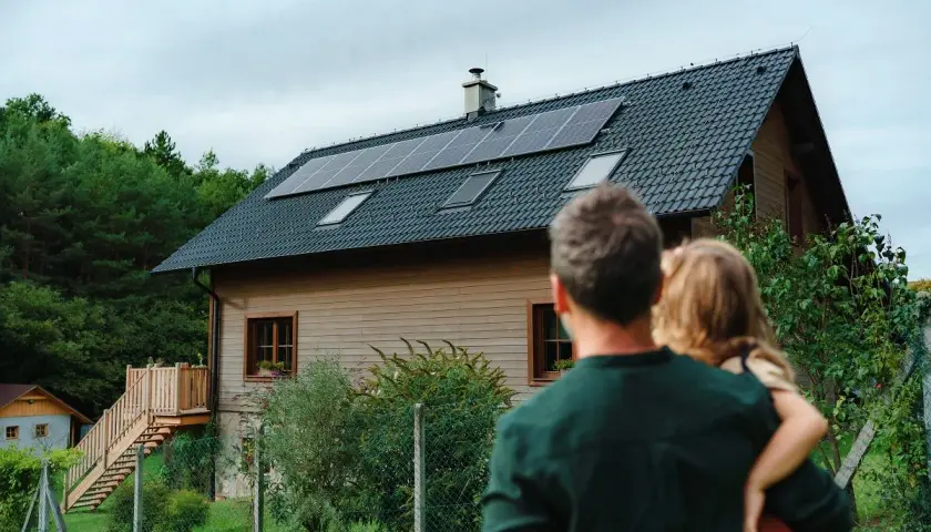 Do czego służy bezpiecznik? Zrozum, jak chroni Twój dom i PV
