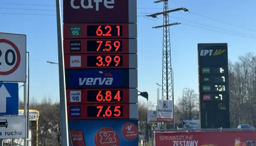 Ceny paliw na stacji: verve diesel 7,65 zł, verve 98 6,84 zł, LPG 3,99 zł. Obok tablica z cenami EPT.