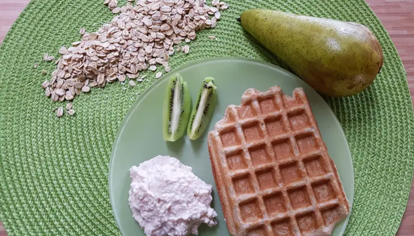 Jak zrobić najlepsze gofry z płatków owsianych i banana: przepis na fit śniadanie