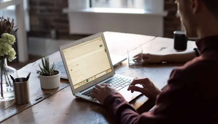 Jak sprawdzić ruch na stronie internetowej i uniknąć błędów analizy