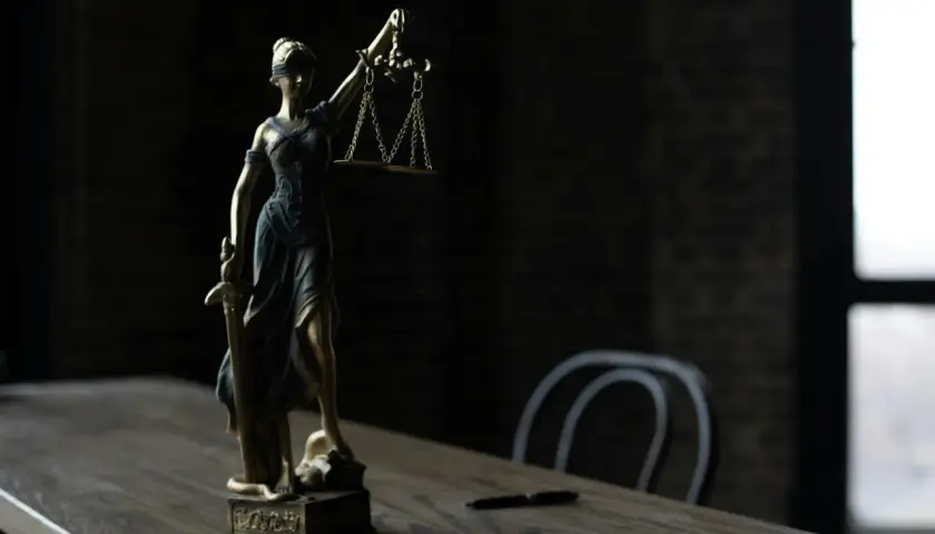 Kradzież tożsamości i wyłudzenia danych – jak się chronić i co grozi za takie przestępstwa?