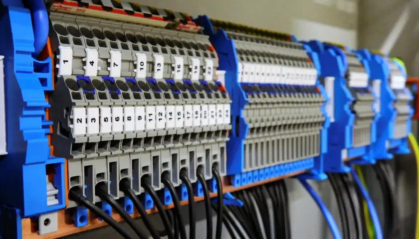 Czy rozdzielnia elektryczna może być w kotłowni? Sprawdź bezpieczeństwo!