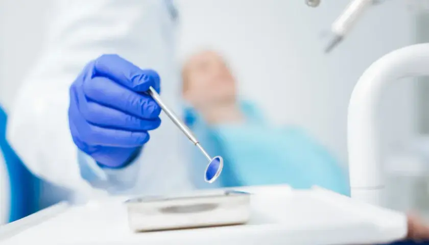 Ból dziąseł w ciąży: bezpieczne domowe sposoby i kiedy iść do dentysty