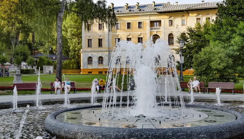 Krynica-Zdrój: Atrakcje na każdą pogodę! Odkryj perłę Beskidów