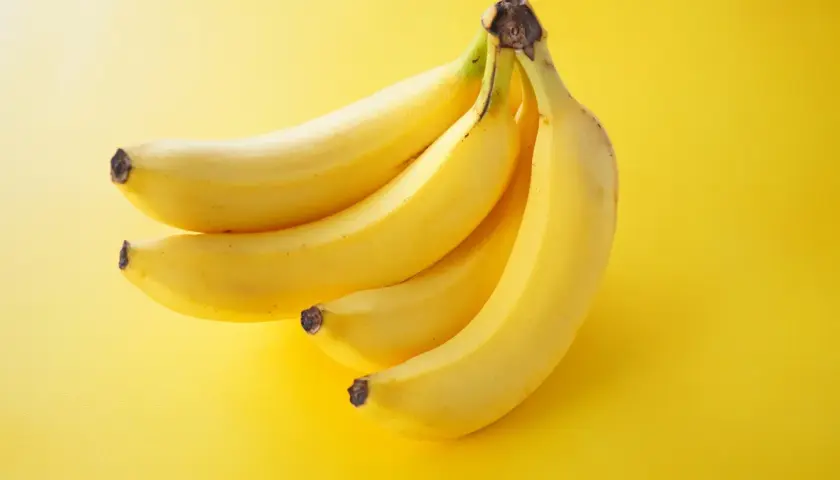 Ile kalorii ma banan? Sprawdź, jak jego wielkość wpływa na kaloryczność