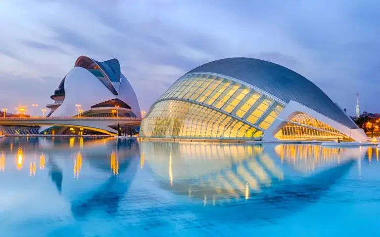 Vacaciones con niños en España: los mejores destinos y actividades familiares