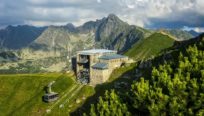 Kasprowy Wierch, gdzie jest? Stacja kolejki linowej i góry w Tatrach.