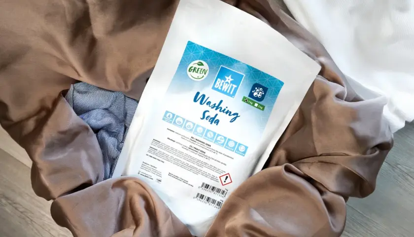 Opakowanie sody oczyszczonej do prania. Czy soda oczyszczona wybiela ubrania? Ten produkt może pomóc w odświeżeniu tkanin.