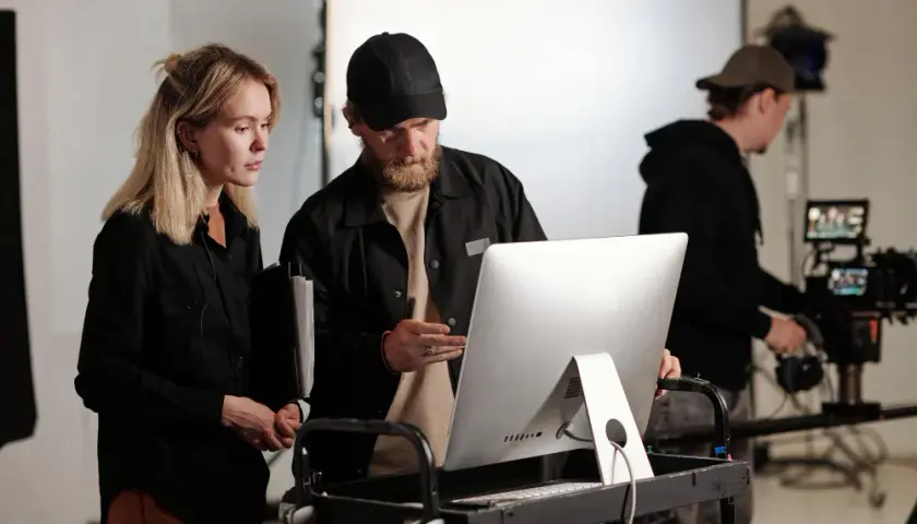 Produkcja filmów reklamowych Warszawa – jak wybrać studio, które dowiezie efekt?