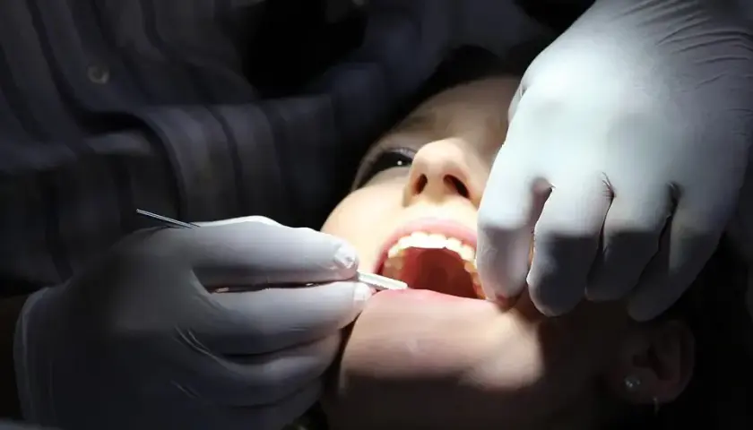 Ile kosztuje wizyta u dentysty bez ubezpieczenia? Sprawdź ceny i porady