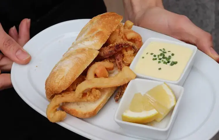 Los mejores lugares donde comer bocadillos de calamares en Madrid