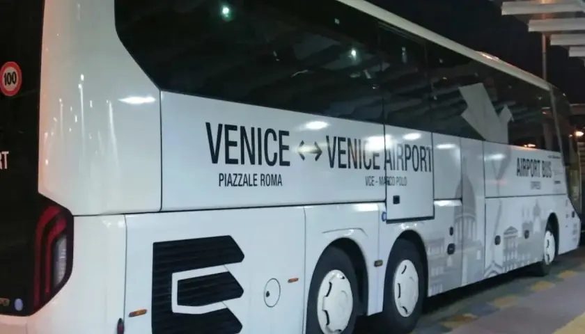 Bus navette pour l'aéroport de Venise, reliant Piazzale Roma à l'aéroport Marco Polo.