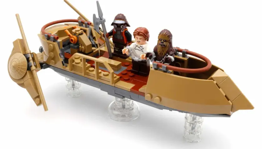 Lego 75396: Han Solo, Chewbacca und ein Imperial Patrol Trooper auf einem Sandgleiter.