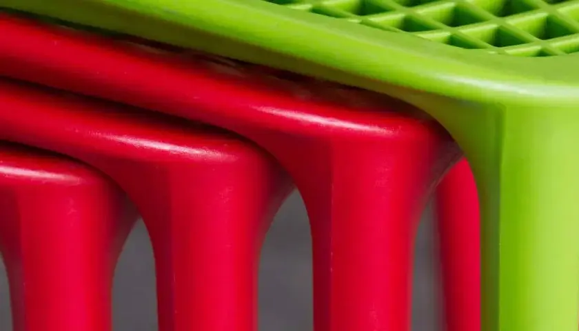 Czym pomalować plastikowe krzesła, aby uzyskać trwały efekt?