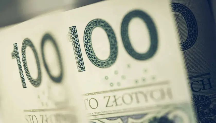 Sto złotych na podatek od kupna skutera.