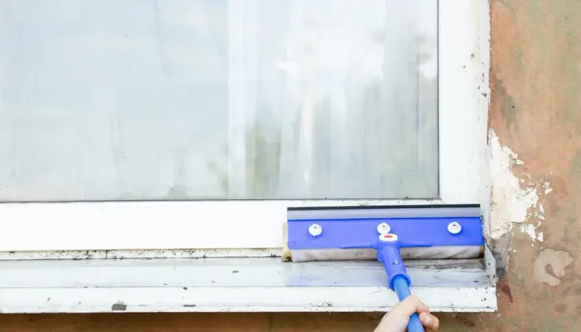 Jak skutecznie wyczyścić parapet z blachy ocynkowanej i uniknąć korozji