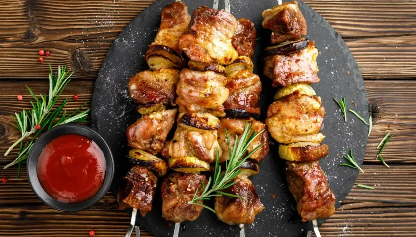 Jakie mięso wieprzowe na szaszłyki – wybierz najlepsze kawałki do grillowania