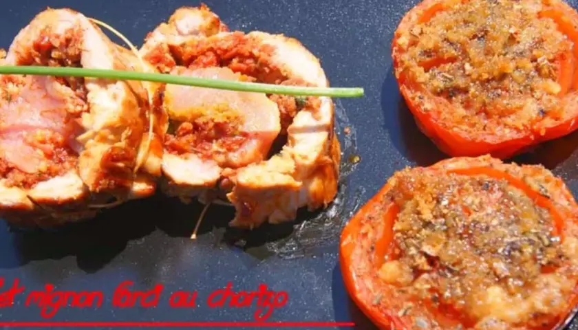 Filet mignon farci au chorizo et fromage, accompagné de tomates rôties. Une recette savoureuse pour un repas gourmand.